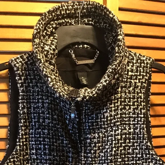 White House Black Market Black & White Boucle Vest - Picture 4 of 12